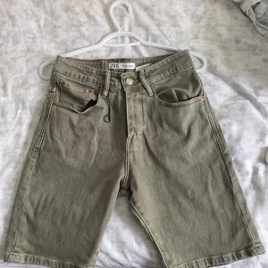 Selling brand new never worn Zara men’s shorts greyish green size 30